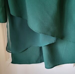 Long casual top yo wear with leggings.